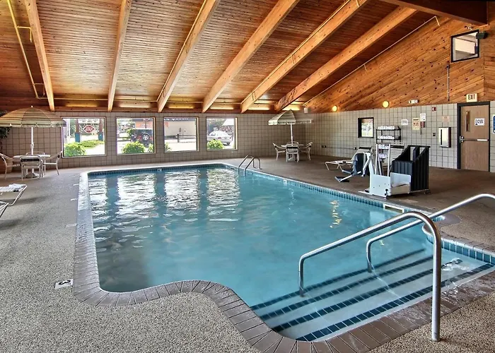 Blossom Hotel & Suites Traverse City