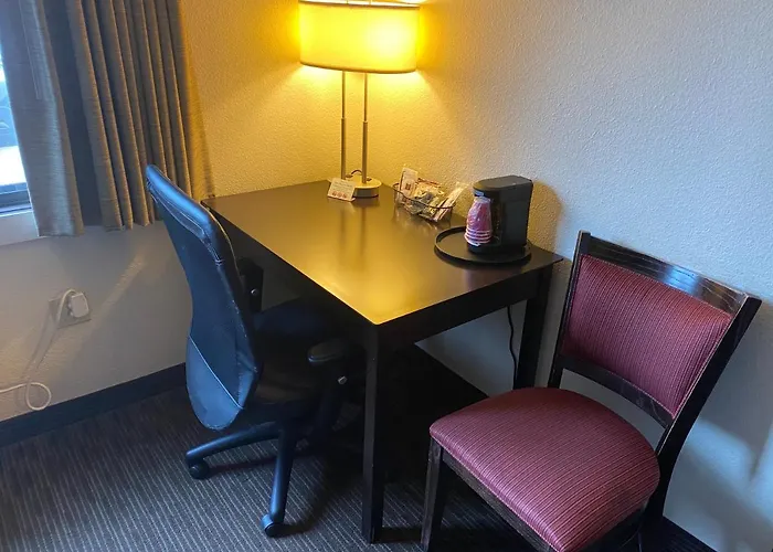 Blossom Hotel & Suites Traverse City