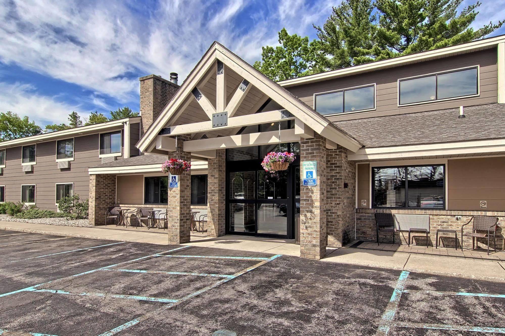 Hotel Blossom & Traverse 2*