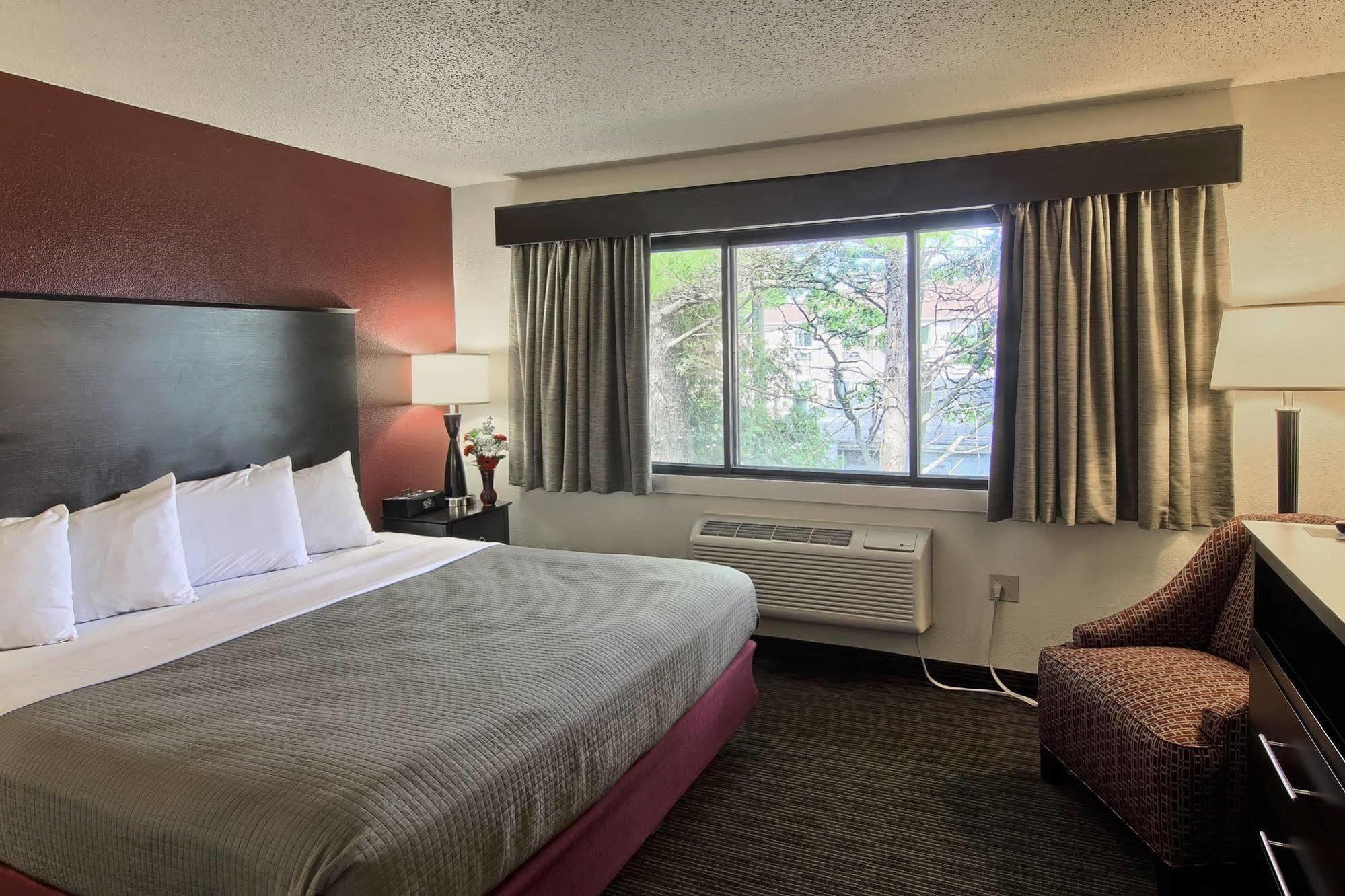Hotel Blossom & Traverse 2*