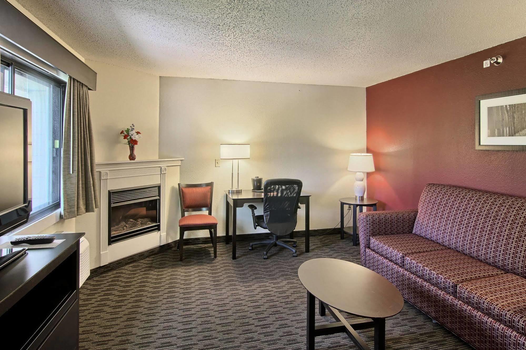 Hotel Blossom & Traverse 2*